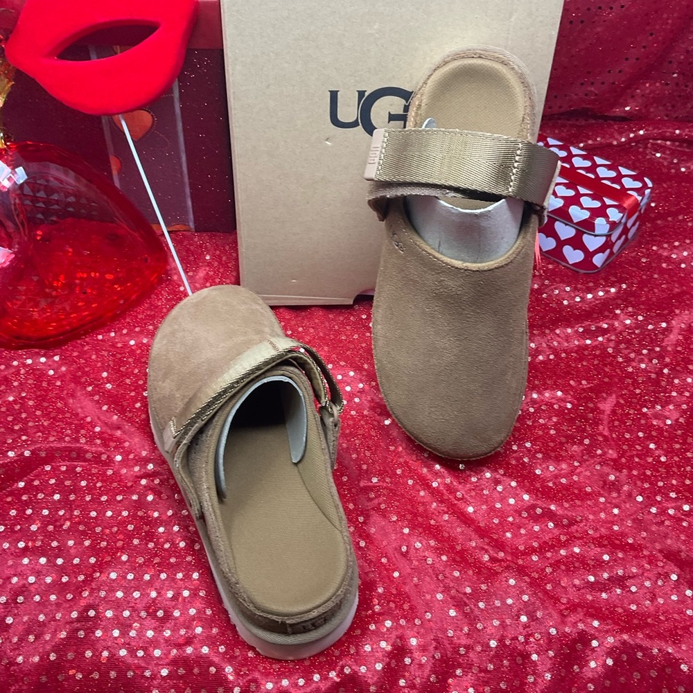 Ugg - Picture 3 of 4